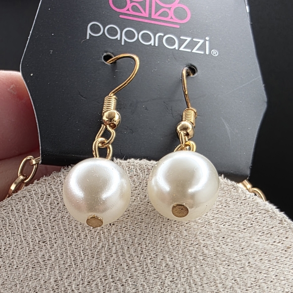 Paparazzi Gold Necklace with Pearls and Crystals (1993) - Picture 3 of 3